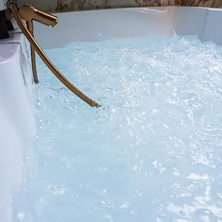 Amber - Balneo, Sauna & Detente * Angers